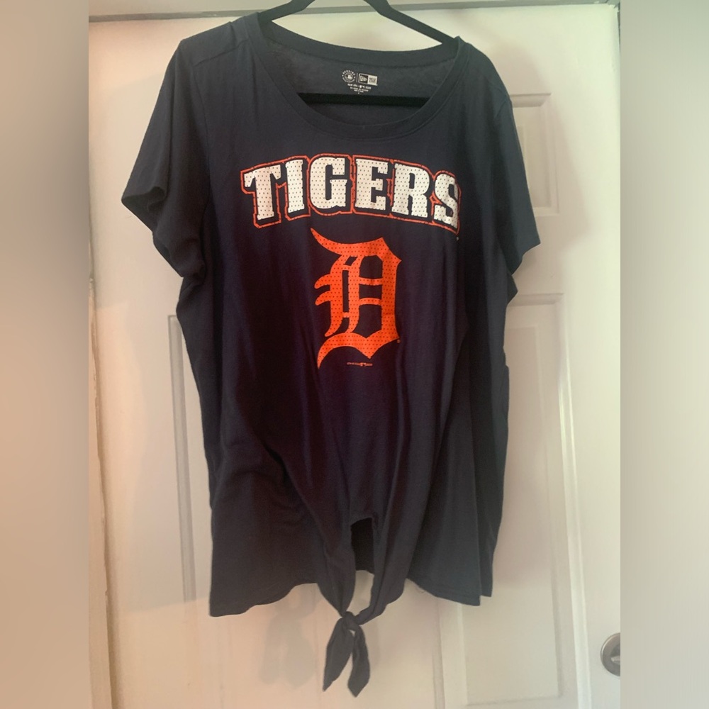 Women’s Detroit Tigers shirt size 3